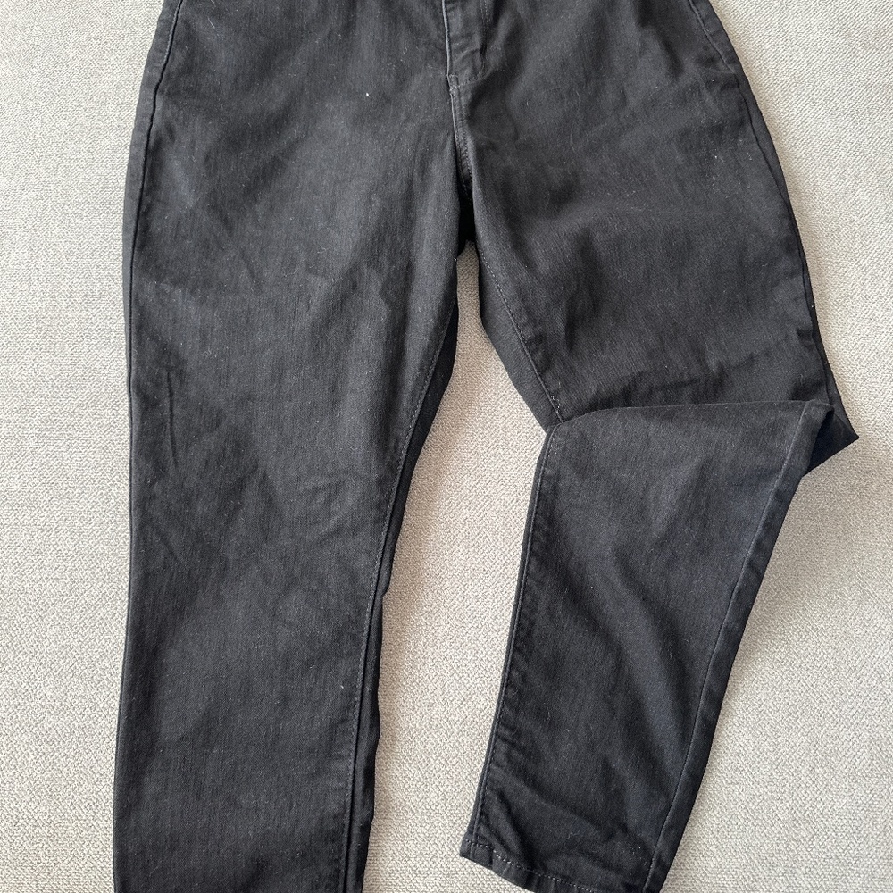 Black Levi’s jeans
